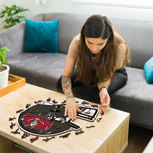 Tampa Bay Buccaneers™ Casco - Rompecabezas de Madera